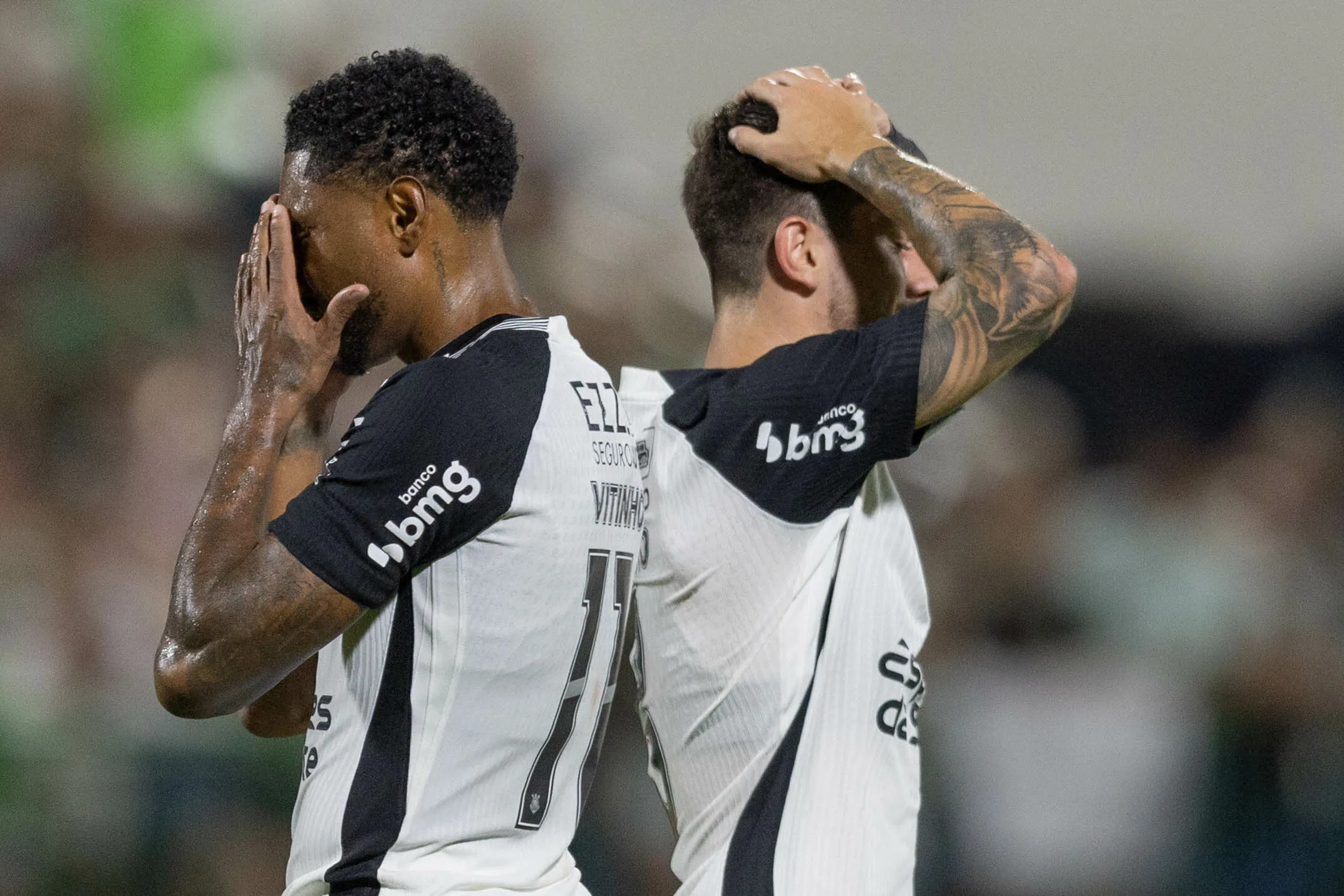 Garro jogador do Corinthians lamenta durante partida contra o Chapecoense no estadio Arena Conda pelo campeonato Brasileiro A 2026. Foto: Liamara Polli/AGIF