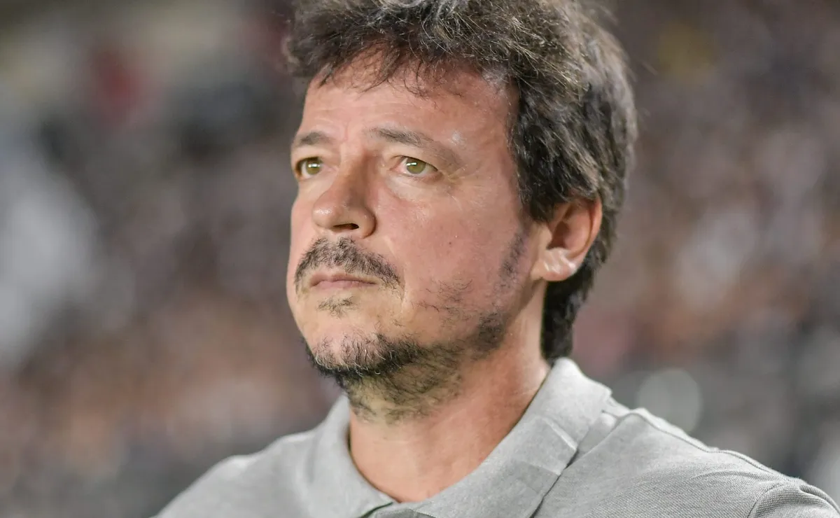 Craque Neto é pessimista sobre Fernando Diniz no comando do Corinthians: “Vamos sofrer”