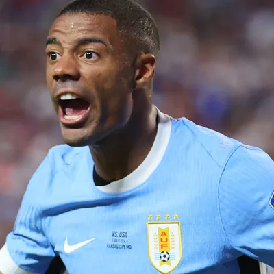 Bielsa desaprova poucas chances de De La Cruz no Flamengo