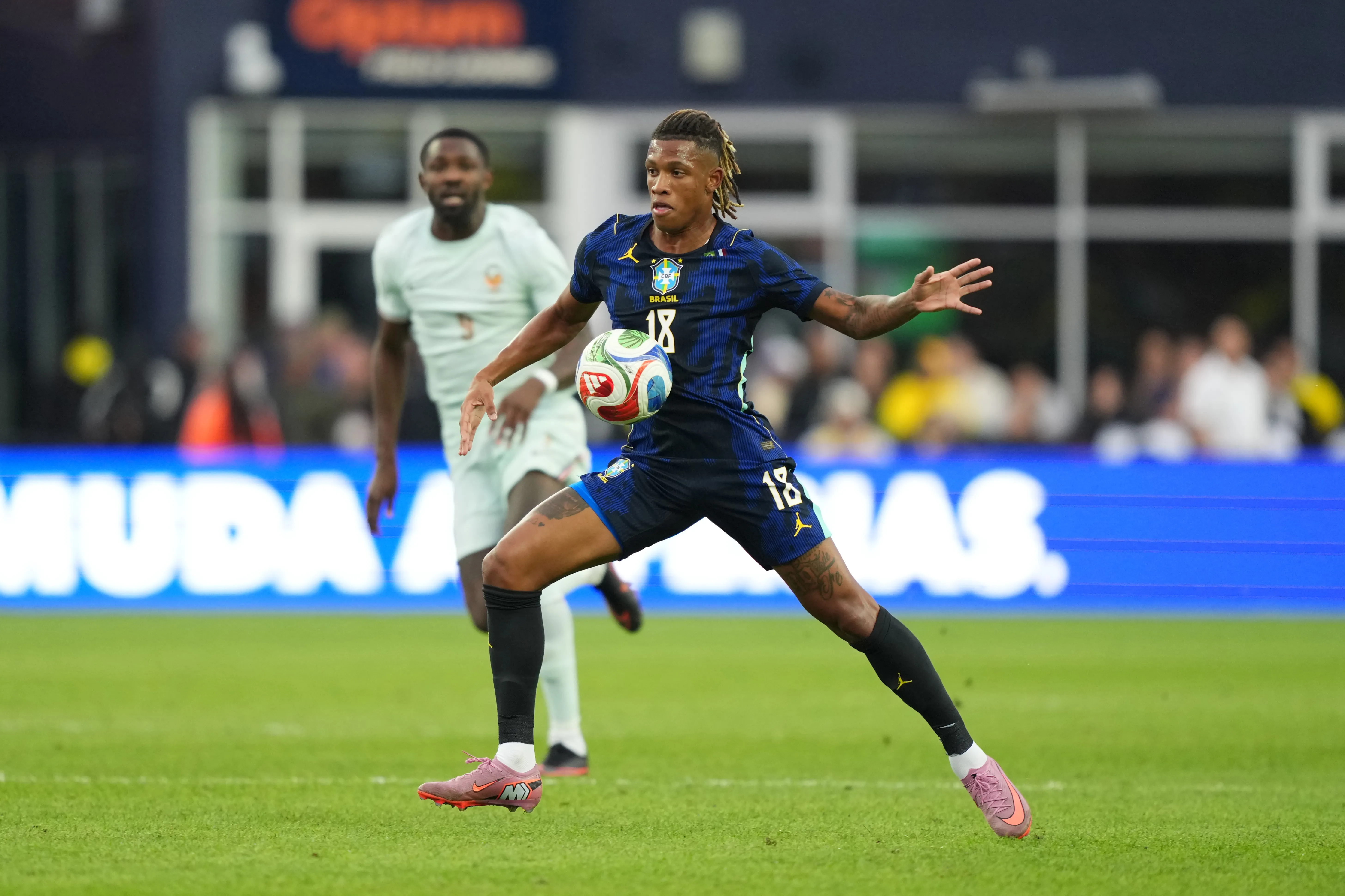 Danilo deve ser titular em Brasil x Croácia. Foto: Michael Owens/Getty Images.