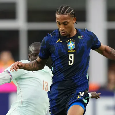 Defensores marcam mais gols que centroavantes neste ciclo de Copa