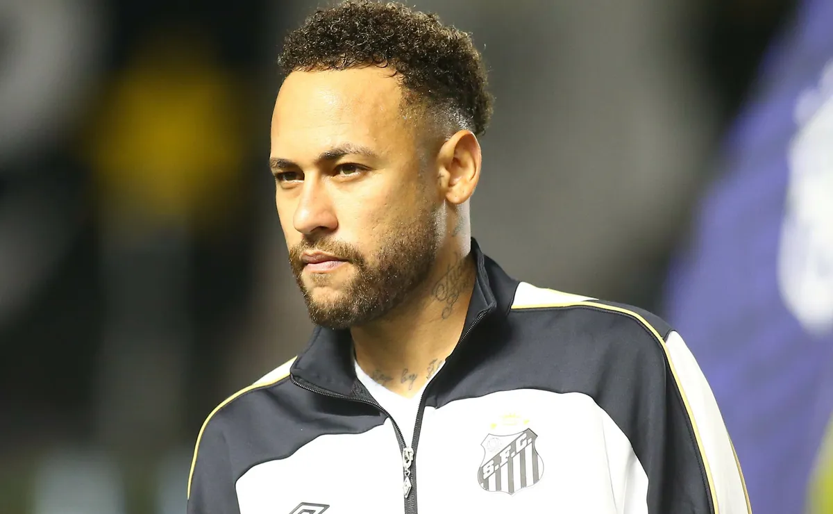 Neymar admite erros e desabafa sobre pressão imposta pela torcida: “sofro e sinto dor”