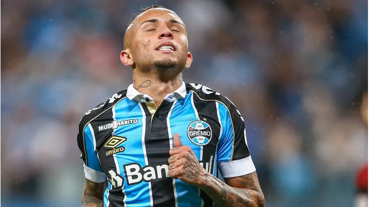 Everton Cebolinha na época que vestia a camisa gremista. Foto: Lucas Uebel/Getty Images