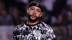 Memphis Depay jogador do Corinthians durante aquecimento antes da partida contra o Bahia no estadio Vila Belmiro pelo campeonato Brasileiro A 2026.