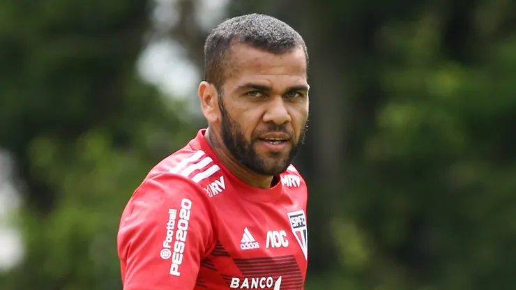 Daniel Alves em treino do SPFC - Foto: Marcello Zambrana/AGIF