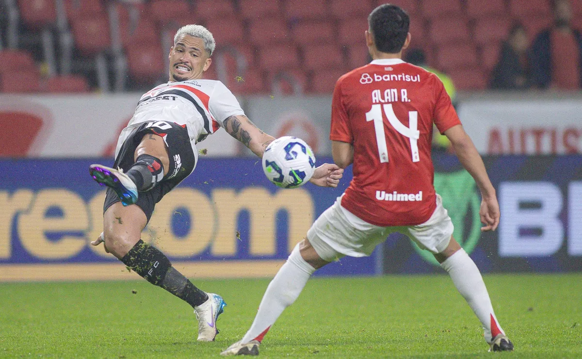 São Paulo venceu metade dos últimos jogos contra o Internacional e testa retrospecto fora de casa