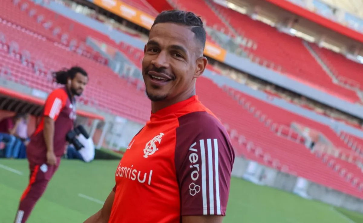 Fernando frustra os planos do Internacional ao pendurar as chuteiras; Sevilla teve proposta recusada