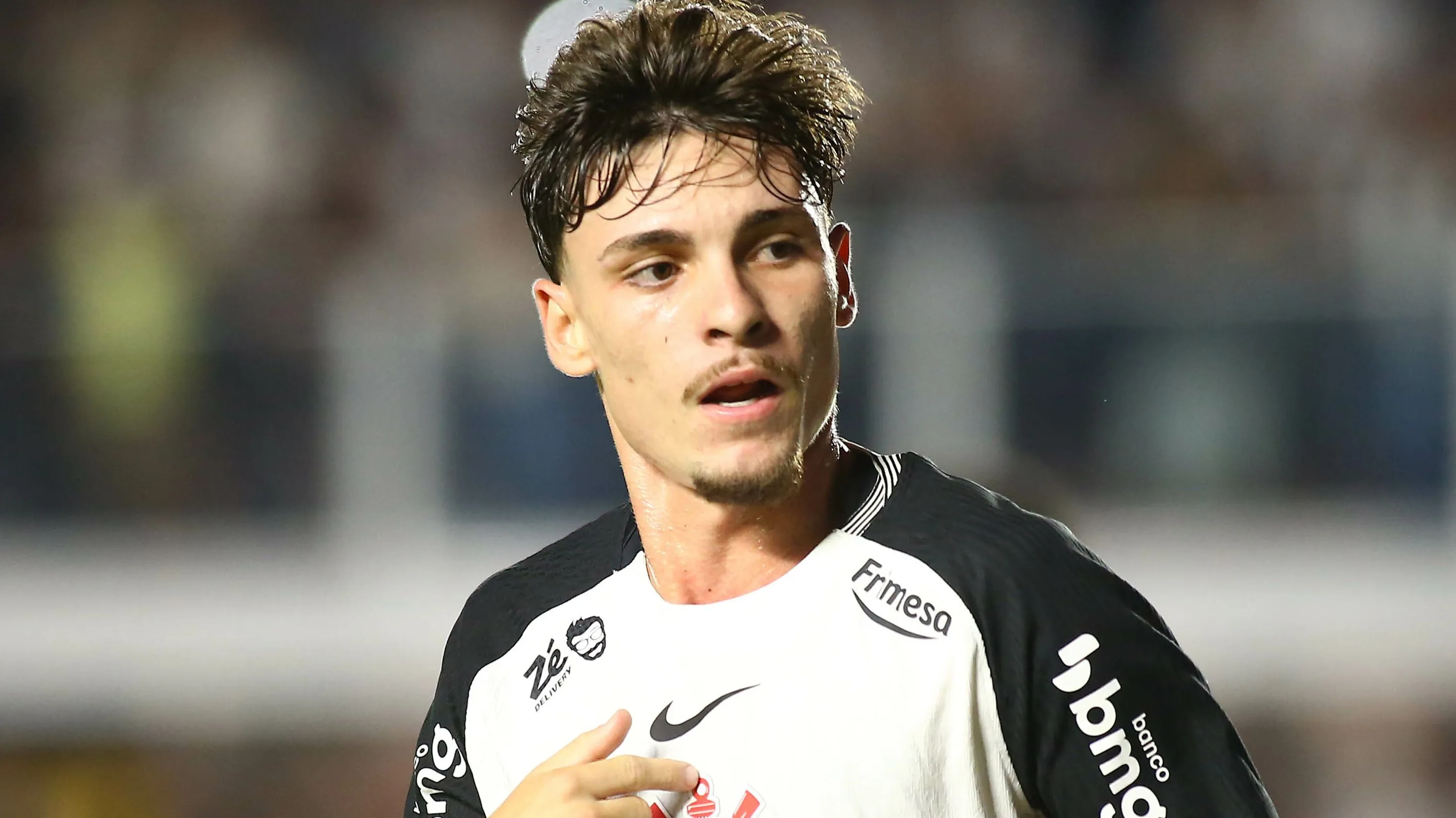 Breno Bidon caiu de produção com Dorival Jr, mas tem confiança de Fernando Diniz para 2026 – Foto: Mauricio De Souza/AGIF