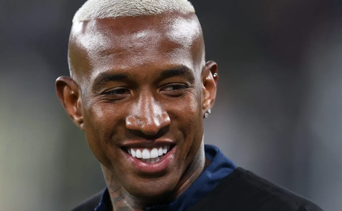Corinthians estuda investida por Anderson Talisca em julho após renovação emperrada com Memphis Depay