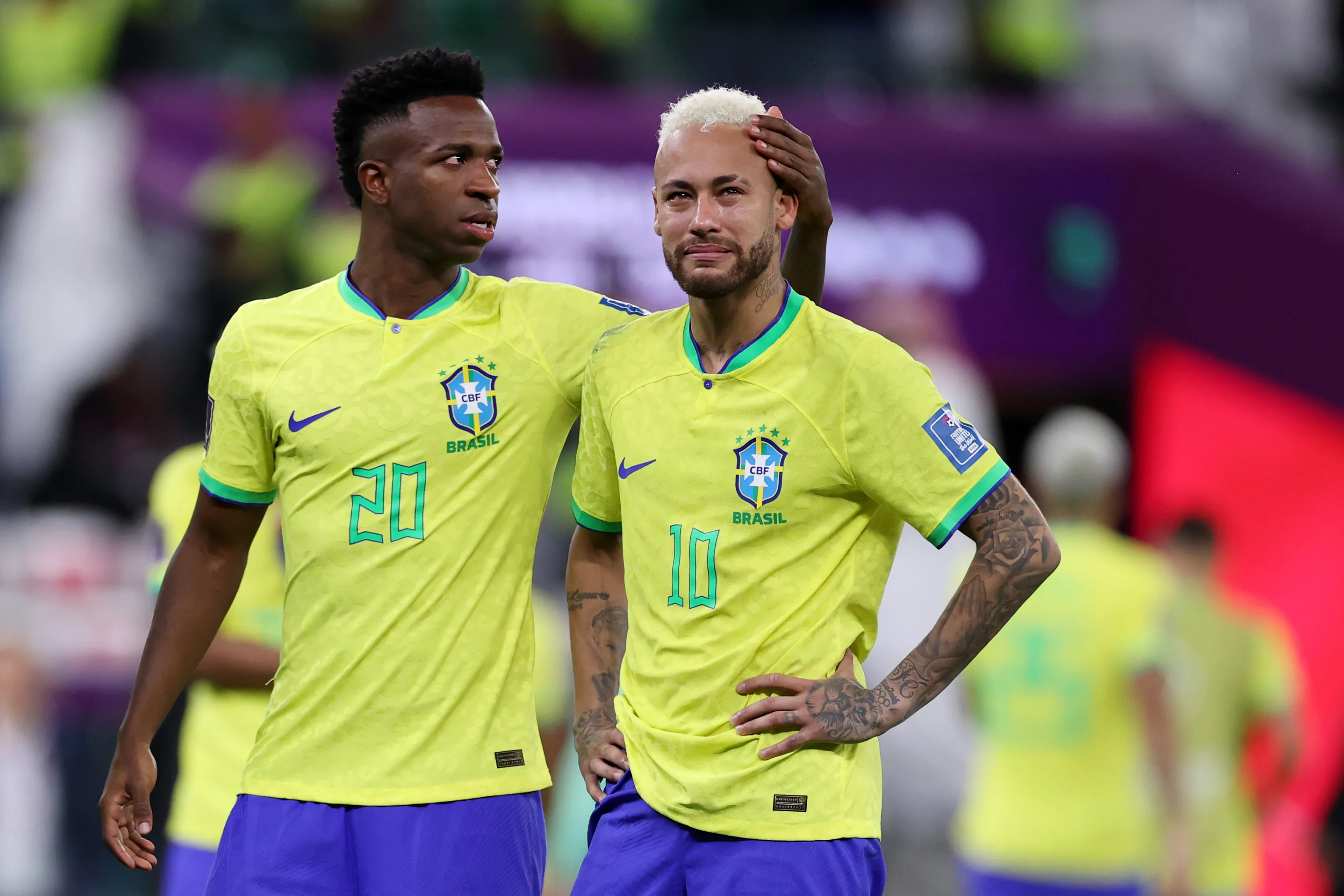 Vini Jr e Neymar após eliminação para a Croácia em 2022. Foto: Michael Steele/Getty Images