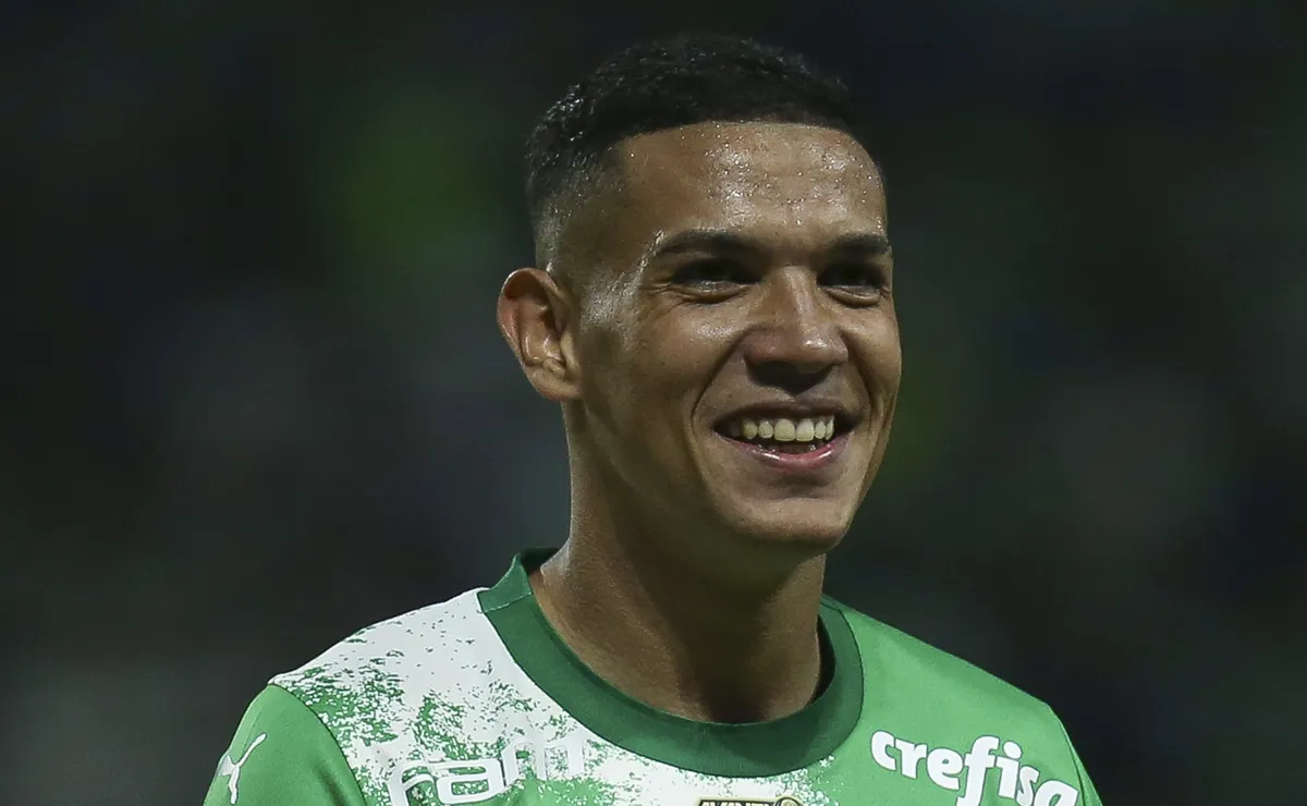 Naves não quer voltar e Palmeiras espera propostas oficiais após zagueiro receber sondagens da Itália