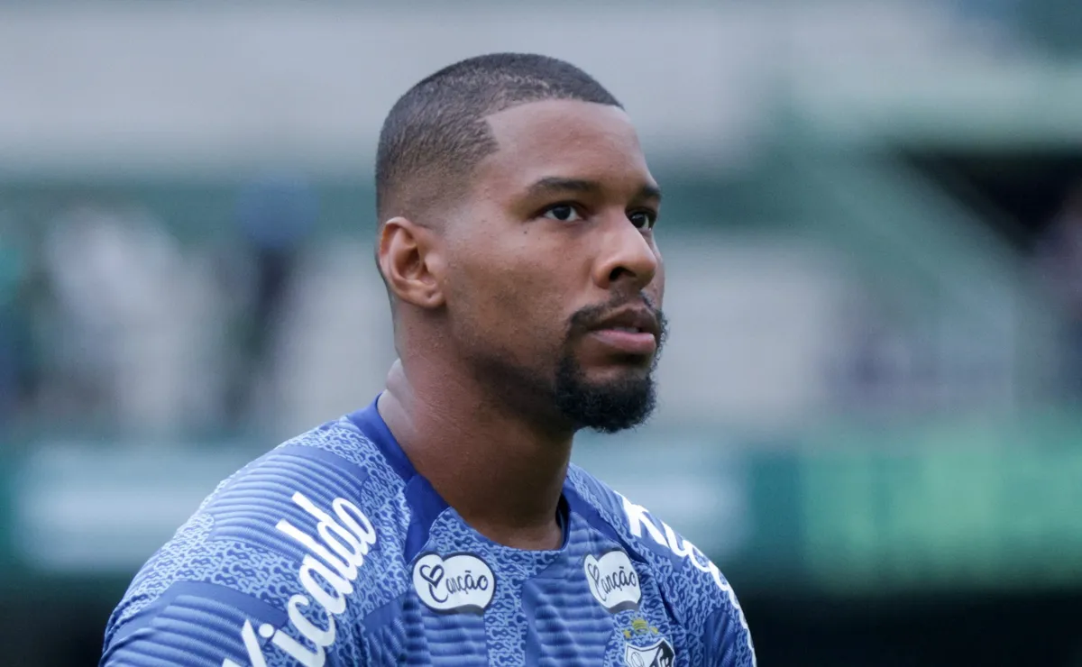 Diógenes renova com o Santos e goleiro segue no clube por mais dois anos