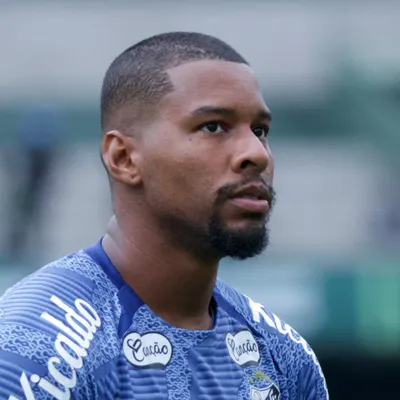 Santos garante permanência de Diógenes com novo contrato