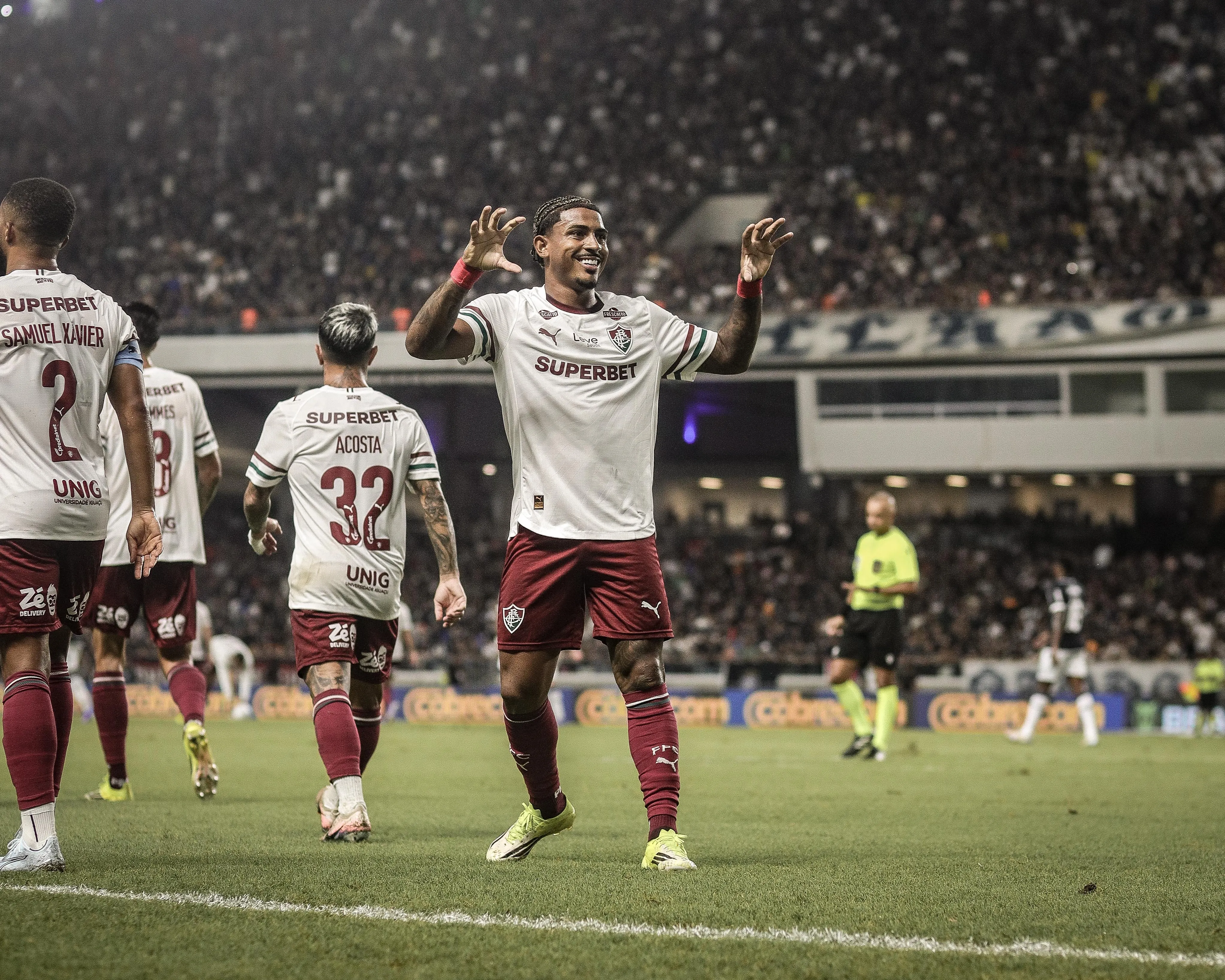 JK comemora seu gol pelo Fluminense em duelo contra o Remo. Foto: Marcos Junior/AGIF