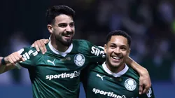 Vitor Roque e Flaco no Palmeiras. Foto: Marcello Zambrana/AGIF