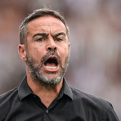 Artur Jorge não dá moleza e cobra mais intensidade no Cruzeiro