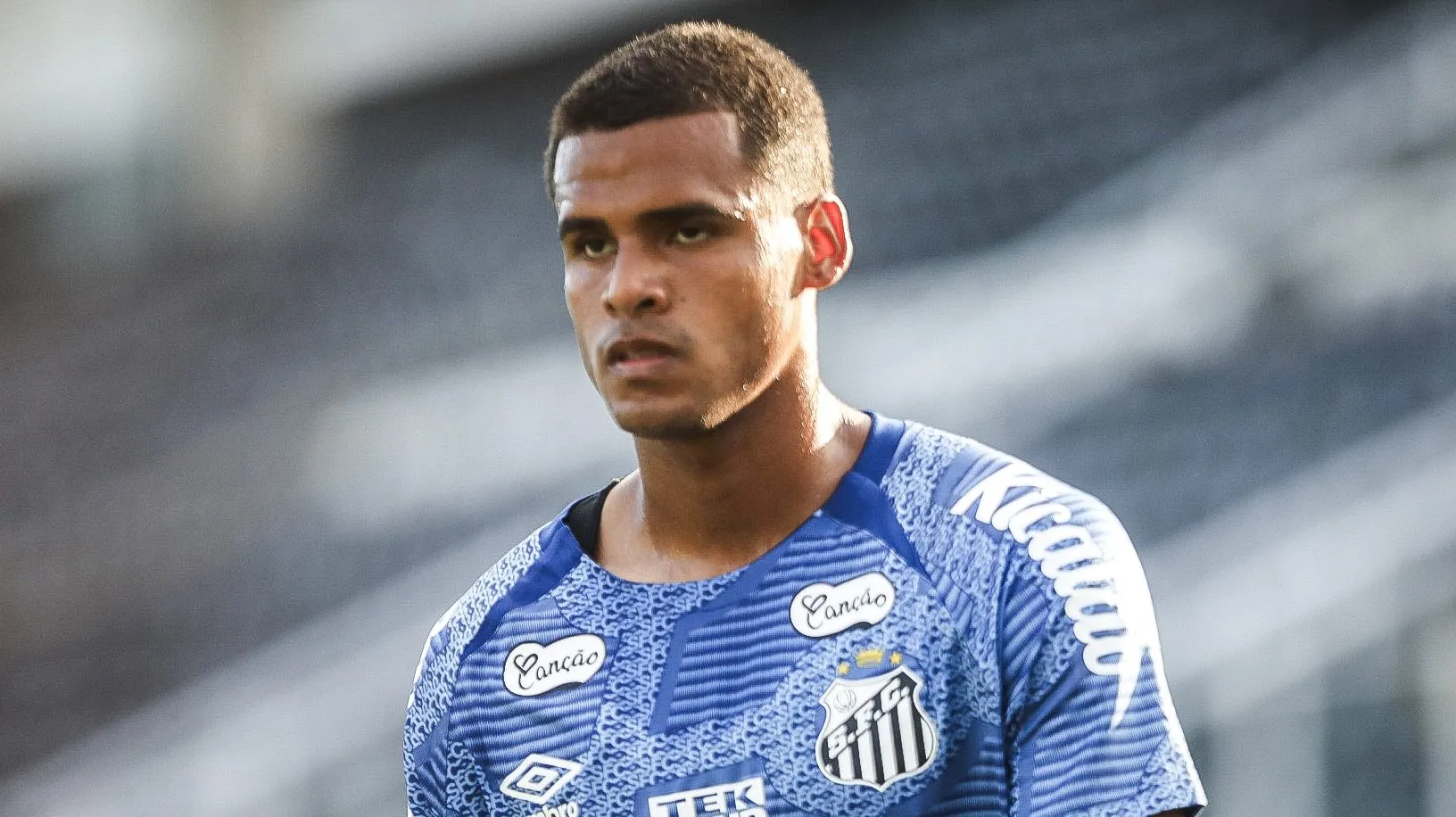 Enzo Monteiro está vinculado ao Santos - Foto: Reinaldo Campos/AGIF.