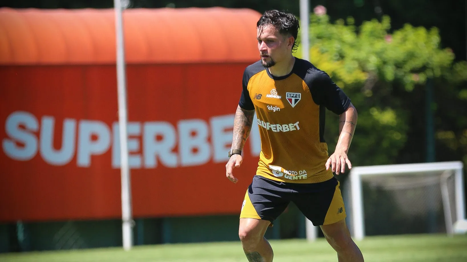 Artur chegou e já foi acionado no CT da Barra Funda – Foto: Erico Leonan / São Paulo FC