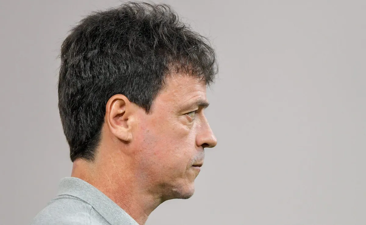 Diniz cita o São Paulo “quase campeão” e explica tática: “Foi um momento de mudanças”