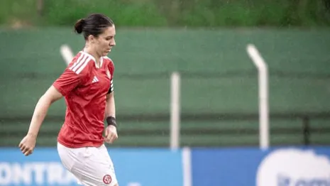 Julia Bianchi em campo pelo Internacional