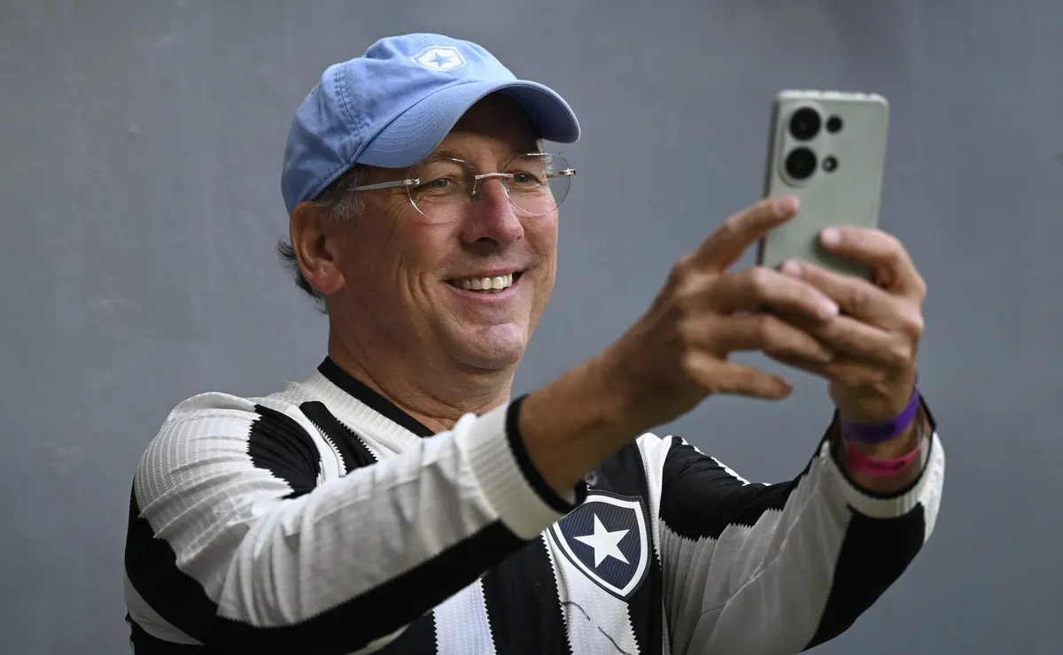 John Textor faz desabafo com provocação após problemas em SAF no Botafogo: “Isto não é Vasco”