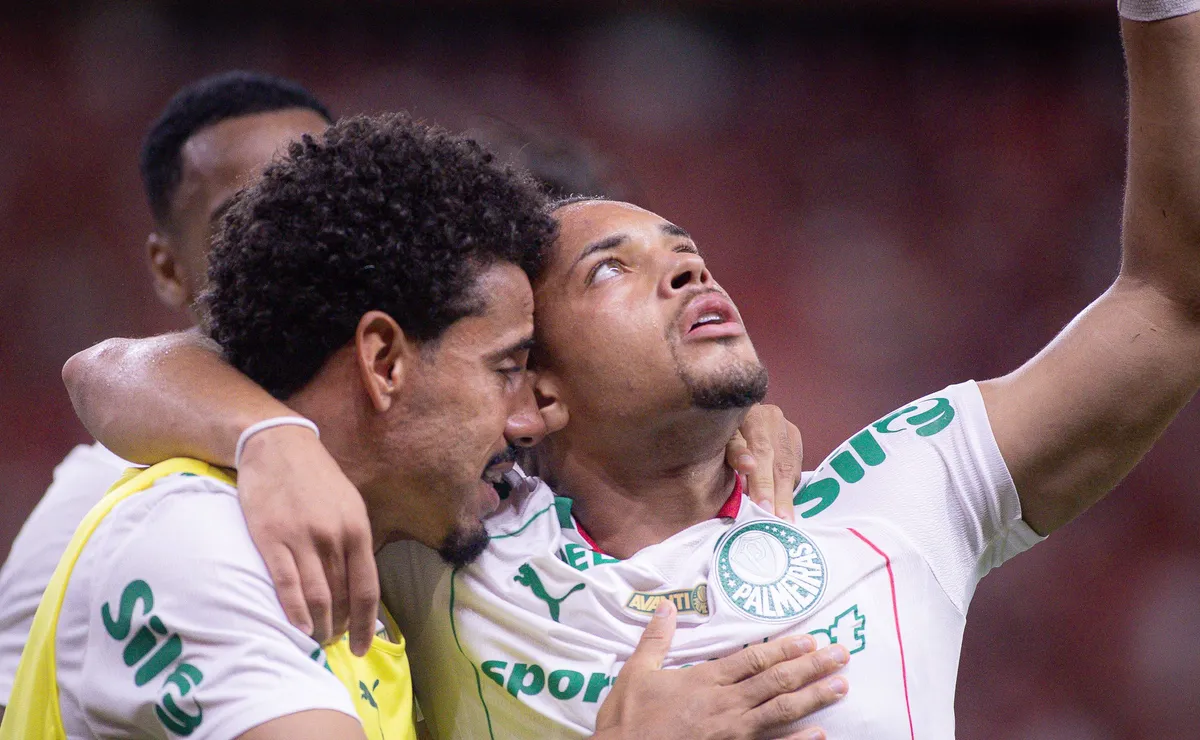 Vitor Roque não se recupera e desfalca Palmeiras contra o Grêmio; Jhon Arias deve ser titular após Data FIFA