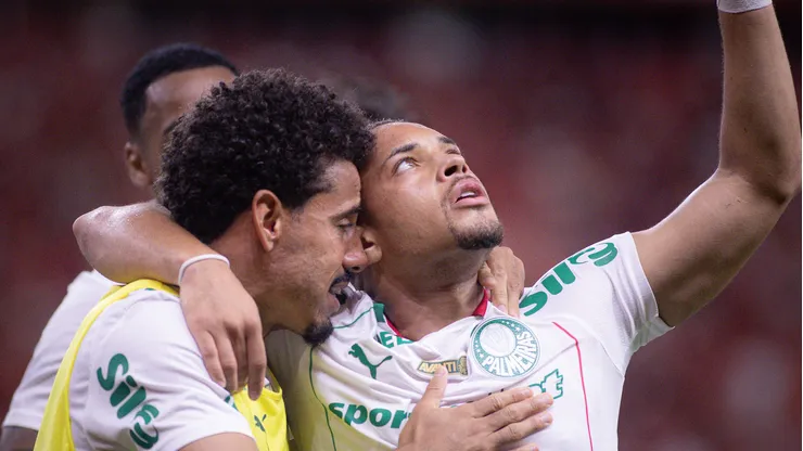 Vitor Roque não se recuperou de dores e não enfrentará Grêmio na quinta-feira