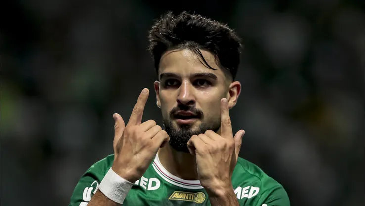 Flaco López comemorando gol pelo Verdão.