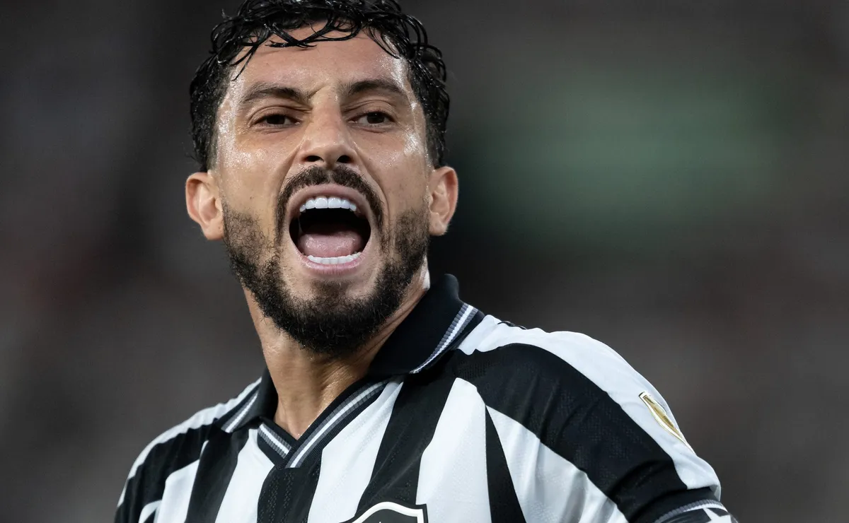 Alex Telles é pedido no Santos e nome do lateral ganha força entre torcedores nas redes sociais