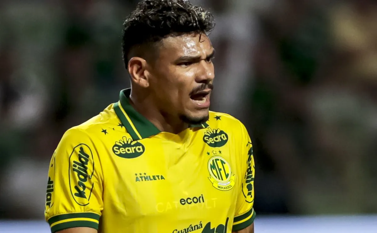 Tiquinho Soares projeta reencontro com o Botafogo no Nilton Santos: “Clube pelo qual tenho respeito”