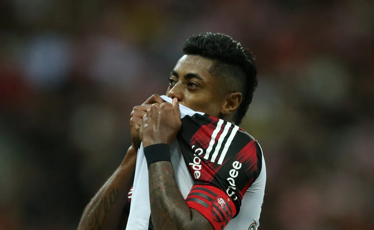 Empresário de Bruno Henrique deve se reunir com o Flamengo e vê salário do atacante defasado