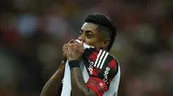 Bruno Henrique em campo com a camisa do Fla.