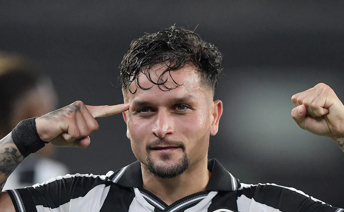 Artur ‘mal chega’ no São Paulo e é relacionado para enfrentar o Internacional no Campeonato Brasileiro