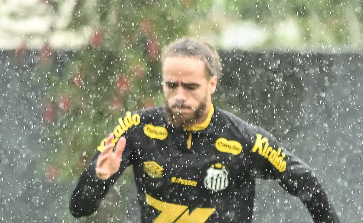 Santos tem dívida com Billal Brahimi e atacante busca acordo amigável para não entrar na Justiça