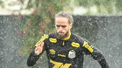 Billal Brahimi durante treino do Peixe.