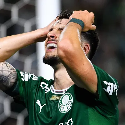 Pai de Piquerez contraria Palmeiras e nega ruptura ligamentar do tornozelo