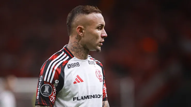 Everton Cebolinha jogador do Flamengo durante partida contra o Internacional no estadio Beira-Rio pelo campeonato Copa Libertadores 2025. Foto: Maxi Franzoi/AGIF