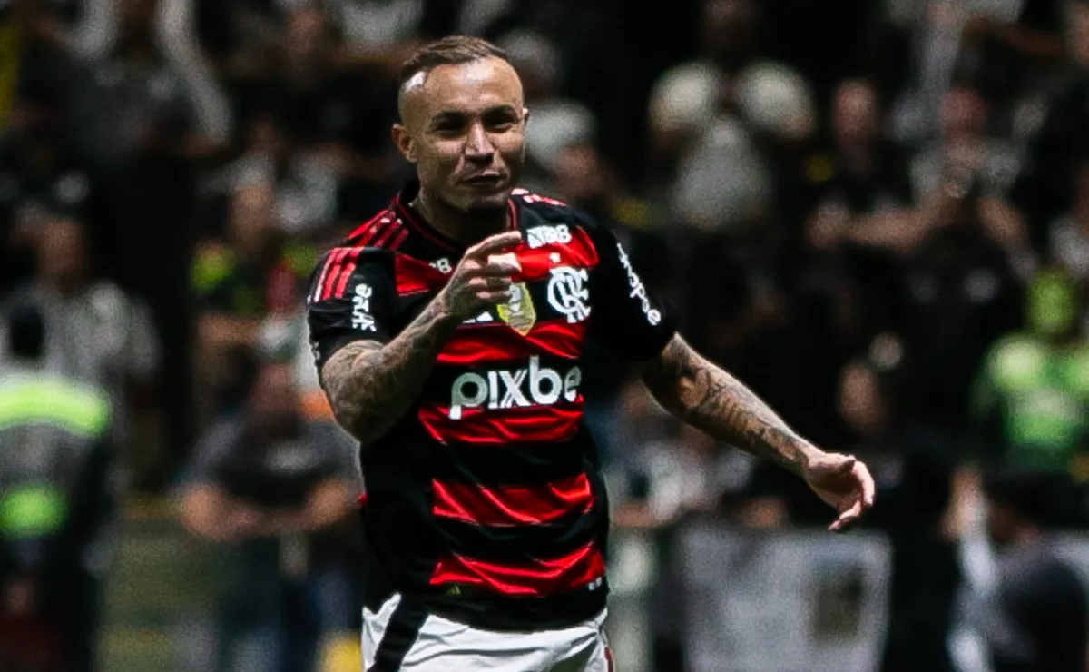 Everton Cebolinha possui duas propostas e ciclo no Flamengo pode acabar no meio da temporada