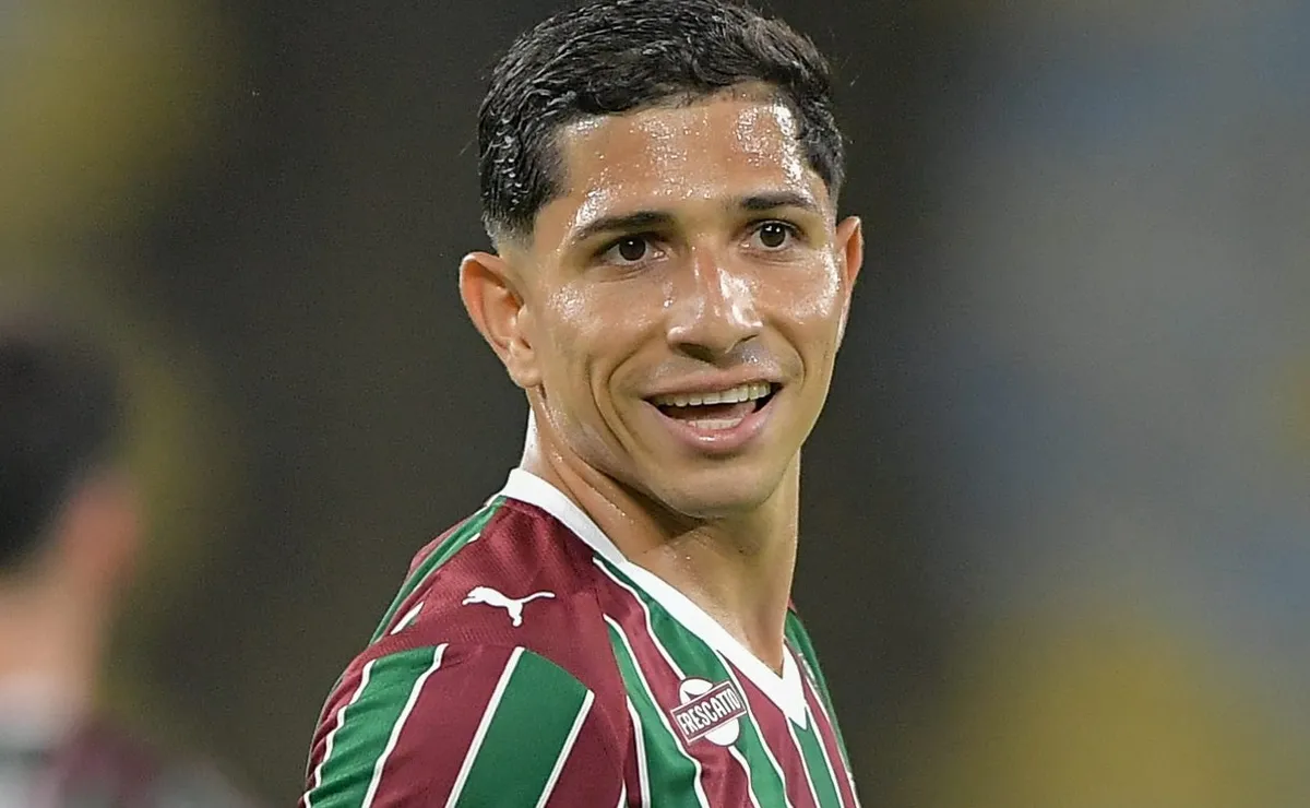 Savarino tem evolução, participa de treino no Fluminense e deve jogar contra o Corinthians