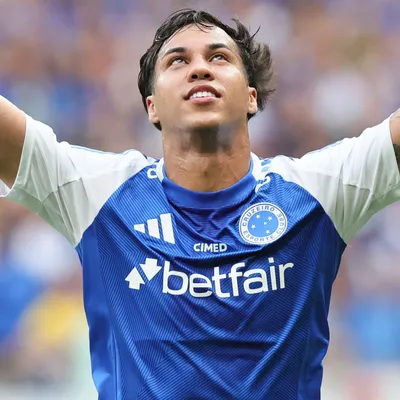 Cruzeiro defende tabu de 15 anos contra Vitória no Brasileirão