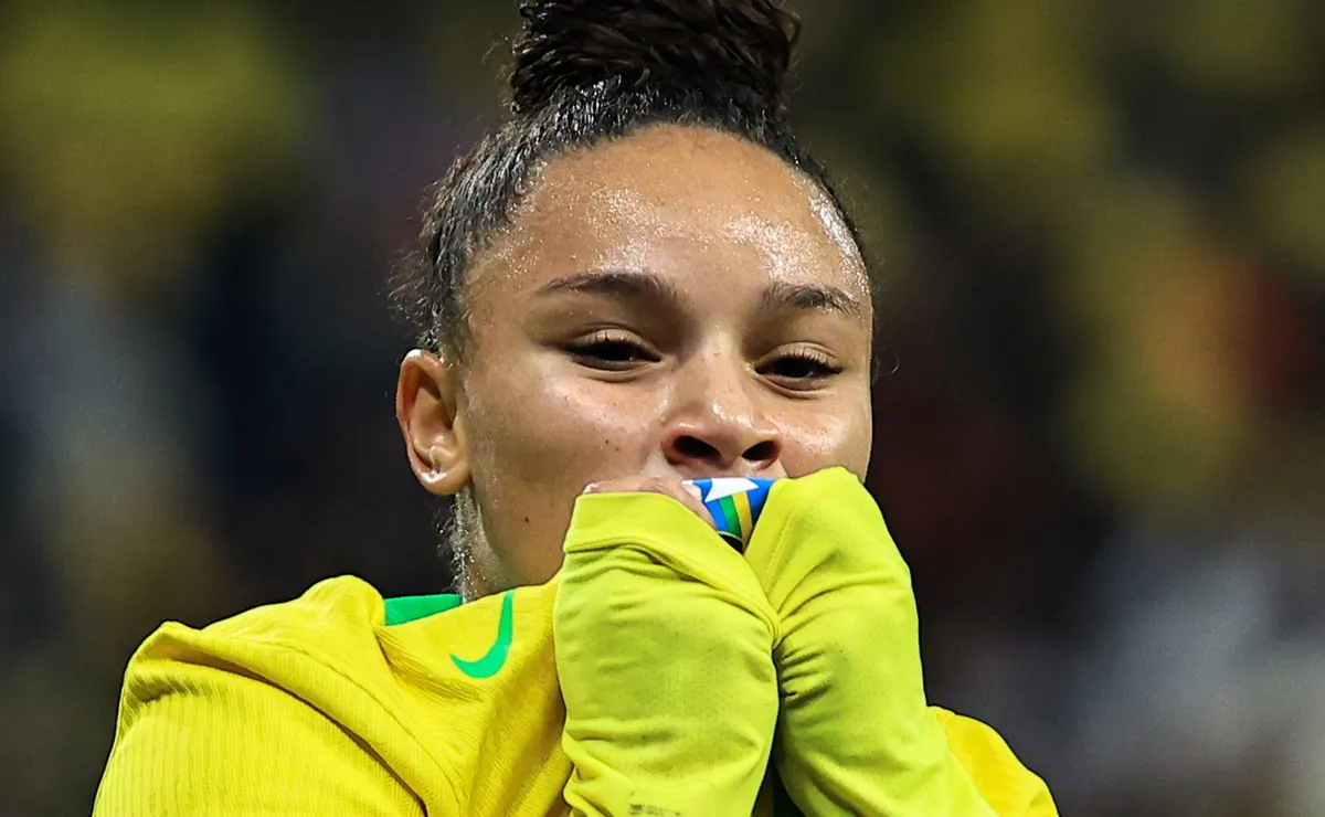 São Paulo destaca venda de Dudinha como marco financeiro no futebol feminino