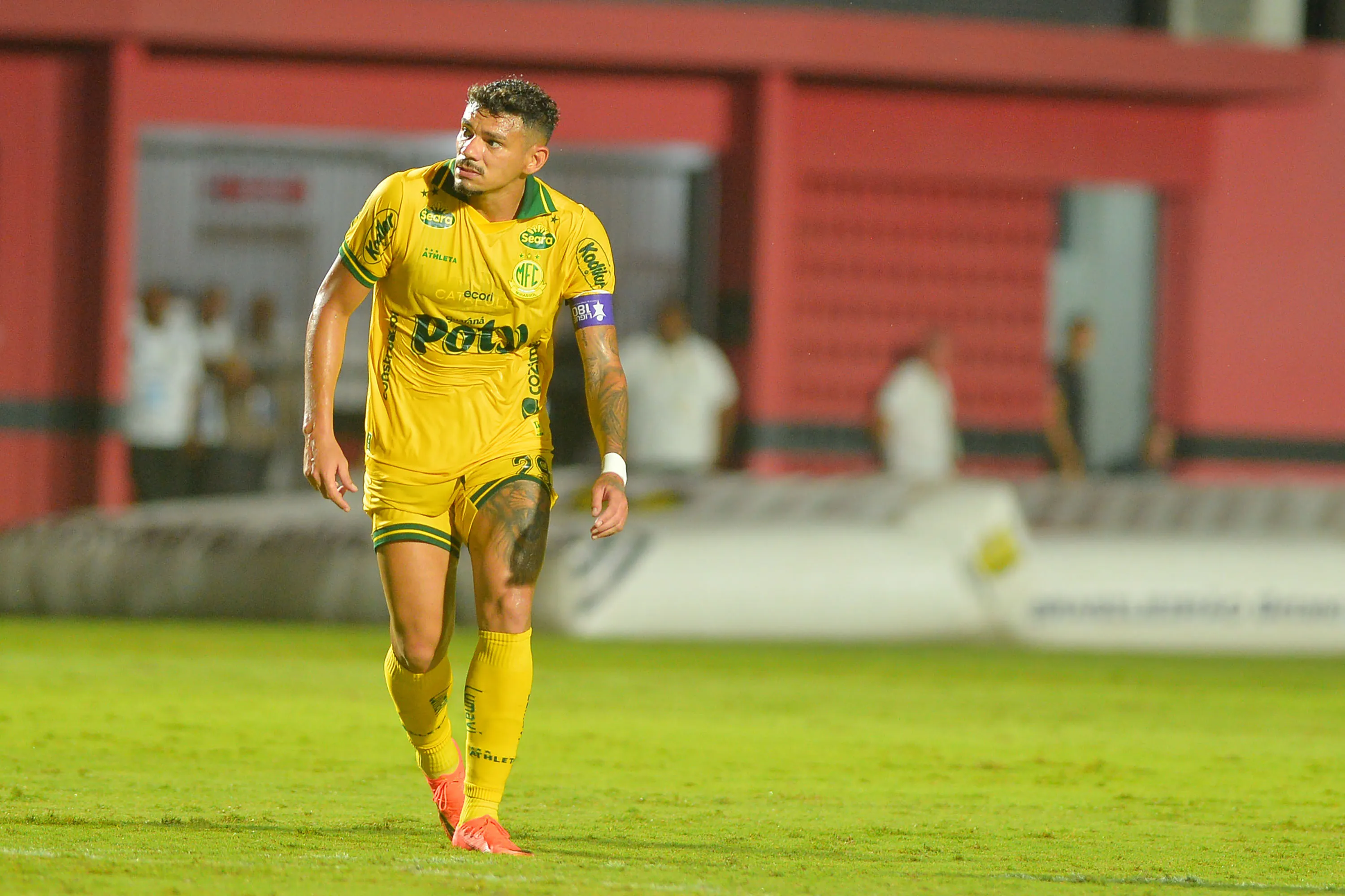 Tiquinho Soares jogador do Mirassol durante partida contra o Vitoria no estadio Barradao pelo campeonato Brasileiro A 2026. Foto: Walmir Cirne/AGIF