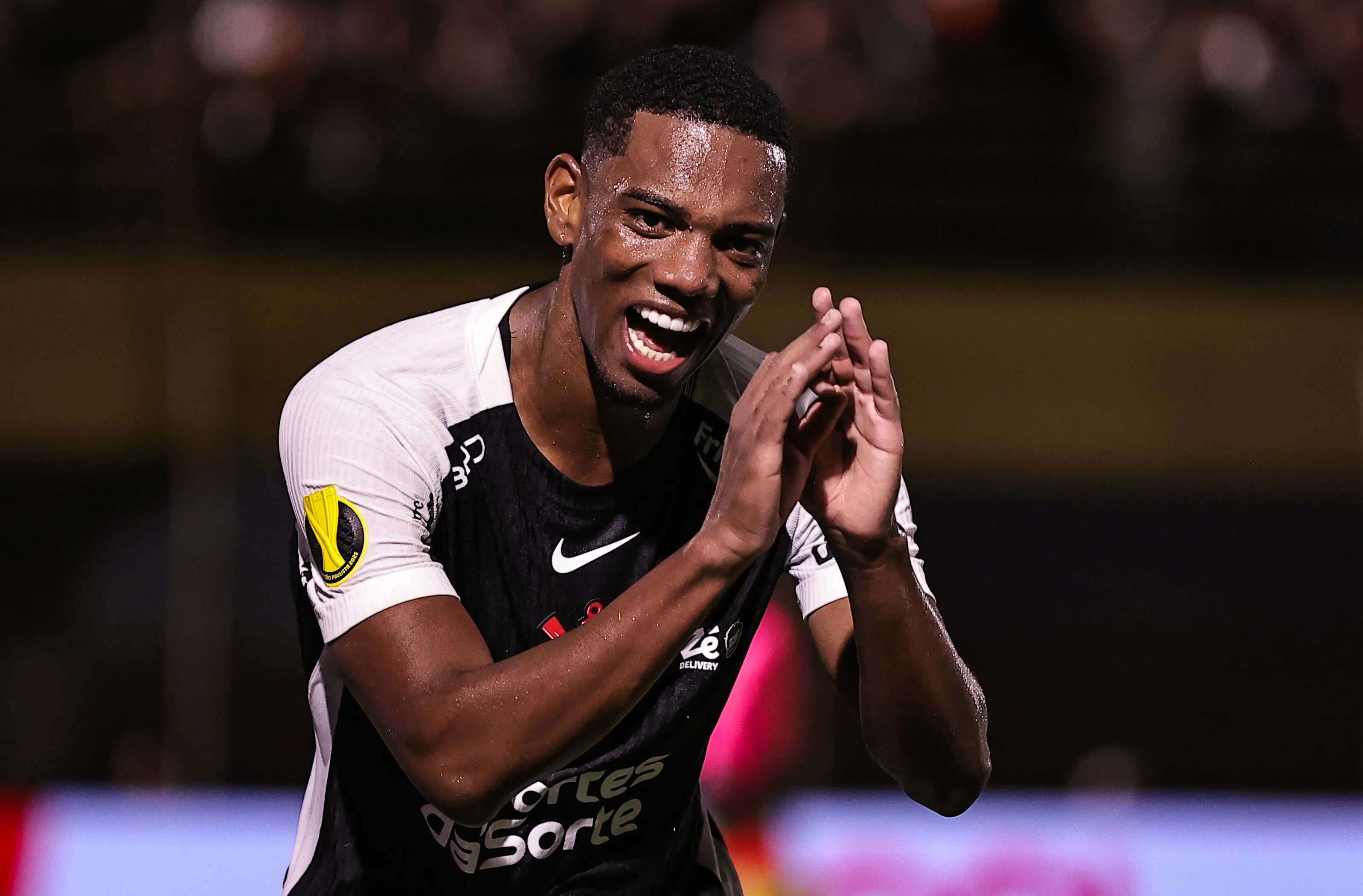 André comemora gol pelo São Bernardo. Foto: Fabio Giannelli/AGIF