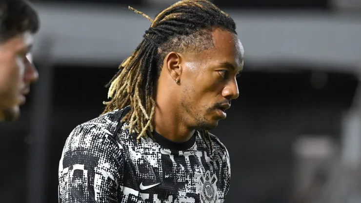 Andre Carrillo jogador do Corinthians durante aquecimento antes da partida contra o Bahia. Foto: Jota Erre/AGIF