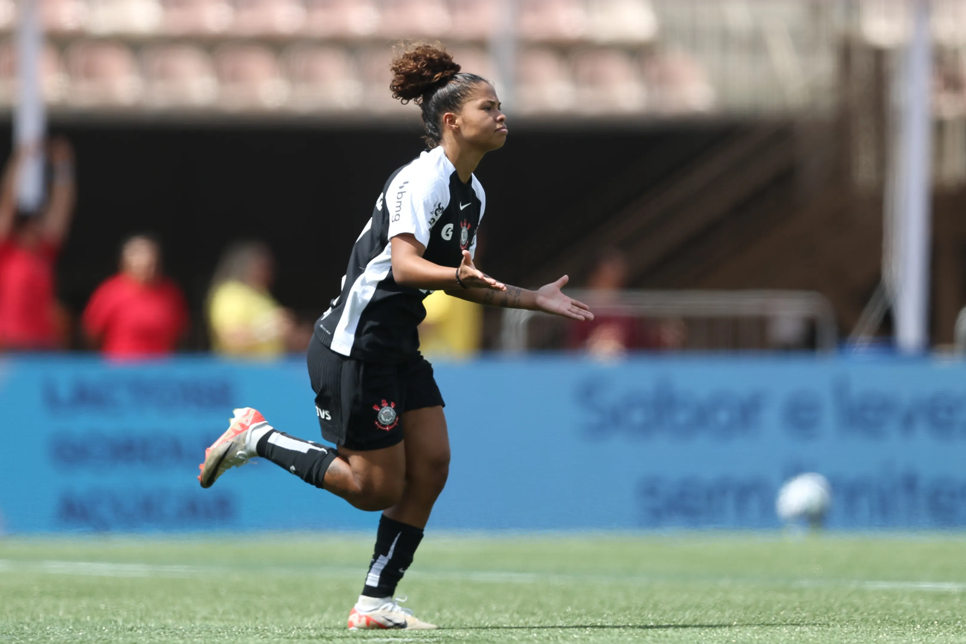 Jogadora das Brabas. Foto: Marlon Costa/AGIF