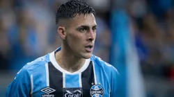 Pavón em partida com a camisa do Grêmio
