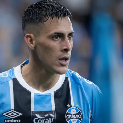 Pavón pede três anos, mas Grêmio não está convencido