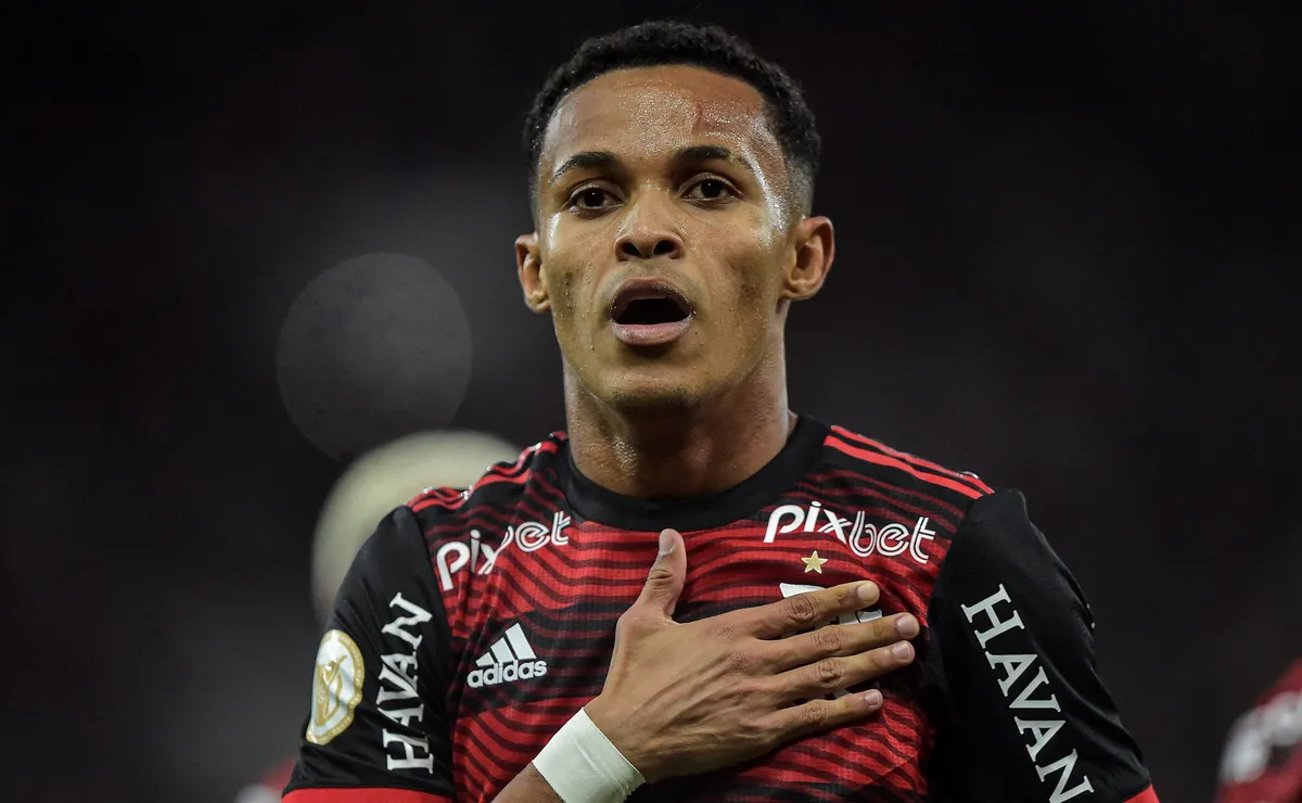 Flamengo espera R$ 10 milhões por Lázaro, mas Almería ainda não pagou sobre o atacante