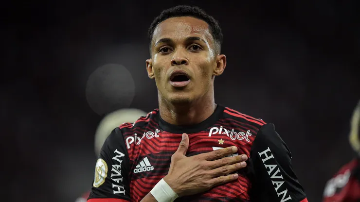 Lázaro comemora gol pelo Flamengo