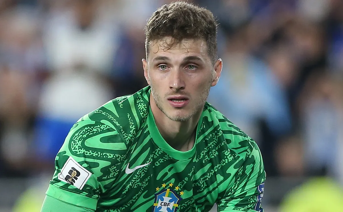 Torcida critica desempenho do goleiro Bento com os pés em amistoso entre Brasil e Croácia
